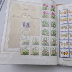 Lot massif de timbres d'Allemagne neufs et oblitérés en 6 albums.
