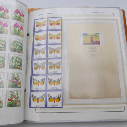 Lot massif de timbres d'Allemagne neufs et oblitérés en 6 albums.