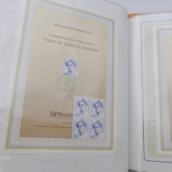 Lot massif de timbres d'Allemagne neufs et oblitérés en 6 albums.