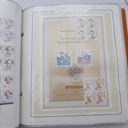 Lot massif de timbres d'Allemagne neufs et oblitérés en 6 albums.