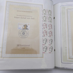Lot massif de timbres d'Allemagne neufs et oblitérés en 6 albums.