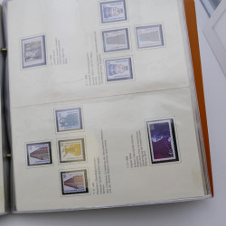Lot massif de timbres d'Allemagne neufs et oblitérés en 6 albums.