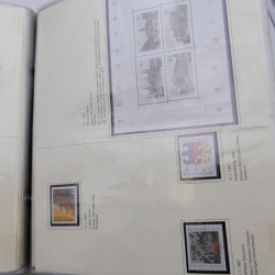 Lot massif de timbres d'Allemagne neufs et oblitérés en 6 albums.