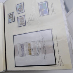 Lot massif de timbres d'Allemagne neufs et oblitérés en 6 albums.