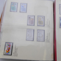 Lot massif de timbres d'Allemagne neufs et oblitérés en 6 albums.