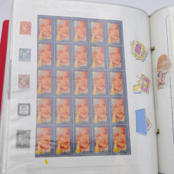 Collection timbres commémoratifs de France neufs et oblitérés.