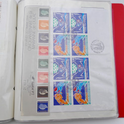 Collection timbres commémoratifs de France neufs et oblitérés.