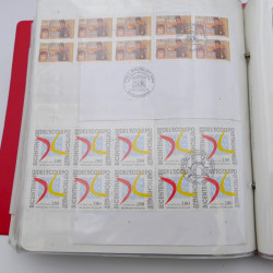 Collection timbres commémoratifs de France neufs et oblitérés.