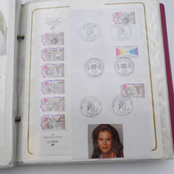 Collection timbres commémoratifs de France neufs et oblitérés.