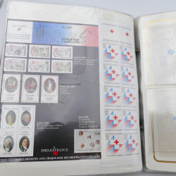 Collection timbres commémoratifs de France neufs et oblitérés.