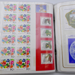 Collection timbres commémoratifs de France neufs et oblitérés.