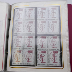 Collection timbres commémoratifs de France neufs et oblitérés.