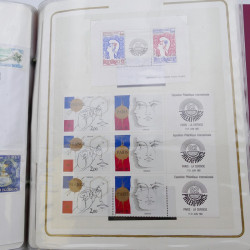 Collection timbres commémoratifs de France neufs et oblitérés.
