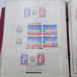 Collection timbres commémoratifs de France neufs et oblitérés.