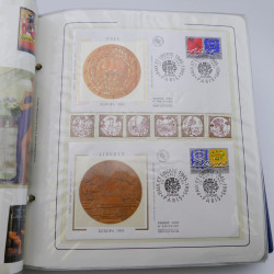 Collection timbres commémoratifs de France neufs et oblitérés.
