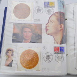 Collection timbres commémoratifs de France neufs et oblitérés.
