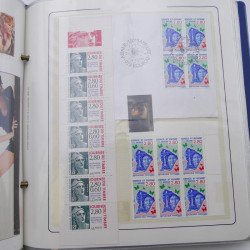 Collection timbres commémoratifs de France neufs et oblitérés.