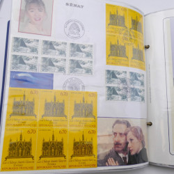 Collection timbres commémoratifs de France neufs et oblitérés.