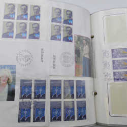 Collection timbres commémoratifs de France neufs et oblitérés.
