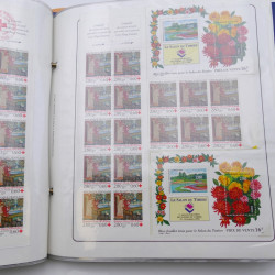 Collection timbres commémoratifs de France neufs et oblitérés.
