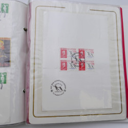 Collection timbres commémoratifs de France neufs et oblitérés.