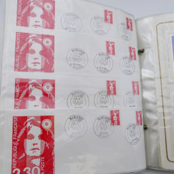 Collection timbres commémoratifs de France neufs et oblitérés.