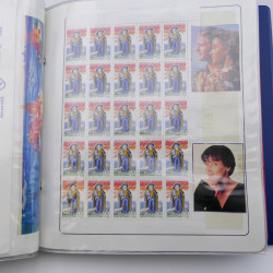 Collection timbres commémoratifs de France neufs et oblitérés.