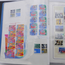Lot de timbres de Pays-Bas neufs et oblitérés en 2 albums.