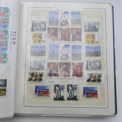 Lot de timbres de Pays-Bas neufs et oblitérés en 2 albums.