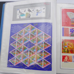 Lot de timbres de Pays-Bas neufs et oblitérés en 2 albums.