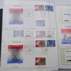 Lot de timbres de Pays-Bas neufs et oblitérés en 2 albums.