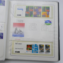 Lot de timbres de Pays-Bas neufs et oblitérés en 2 albums.