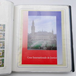 Lot de timbres de Pays-Bas neufs et oblitérés en 2 albums.