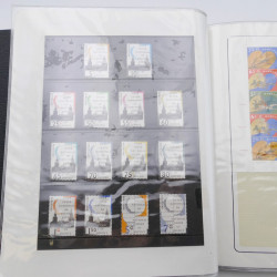 Lot de timbres de Pays-Bas neufs et oblitérés en 2 albums.