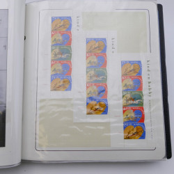Lot de timbres de Pays-Bas neufs et oblitérés en 2 albums.