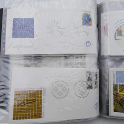 Lot de timbres de Pays-Bas neufs et oblitérés en 2 albums.