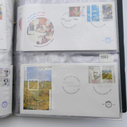 Lot de timbres de Pays-Bas neufs et oblitérés en 2 albums.