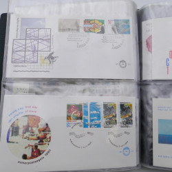 Lot de timbres de Pays-Bas neufs et oblitérés en 2 albums.