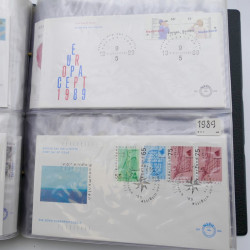 Lot de timbres de Pays-Bas neufs et oblitérés en 2 albums.