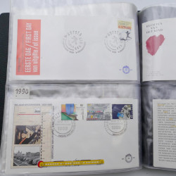 Lot de timbres de Pays-Bas neufs et oblitérés en 2 albums.