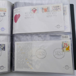Lot de timbres de Pays-Bas neufs et oblitérés en 2 albums.