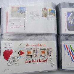 Lot de timbres de Pays-Bas neufs et oblitérés en 2 albums.