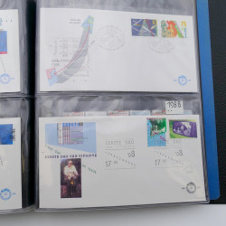 Lot de timbres de Pays-Bas neufs et oblitérés en 2 albums.