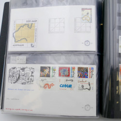 Lot de timbres de Pays-Bas neufs et oblitérés en 2 albums.