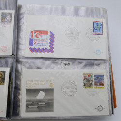 Lot de timbres de Pays-Bas neufs et oblitérés en 2 albums.