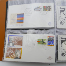 Lot de timbres de Pays-Bas neufs et oblitérés en 2 albums.