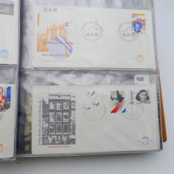Lot de timbres de Pays-Bas neufs et oblitérés en 2 albums.