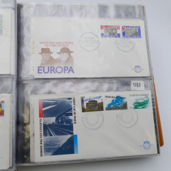 Lot de timbres de Pays-Bas neufs et oblitérés en 2 albums.