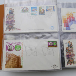 Lot de timbres de Pays-Bas neufs et oblitérés en 2 albums.