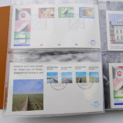 Lot de timbres de Pays-Bas neufs et oblitérés en 2 albums.